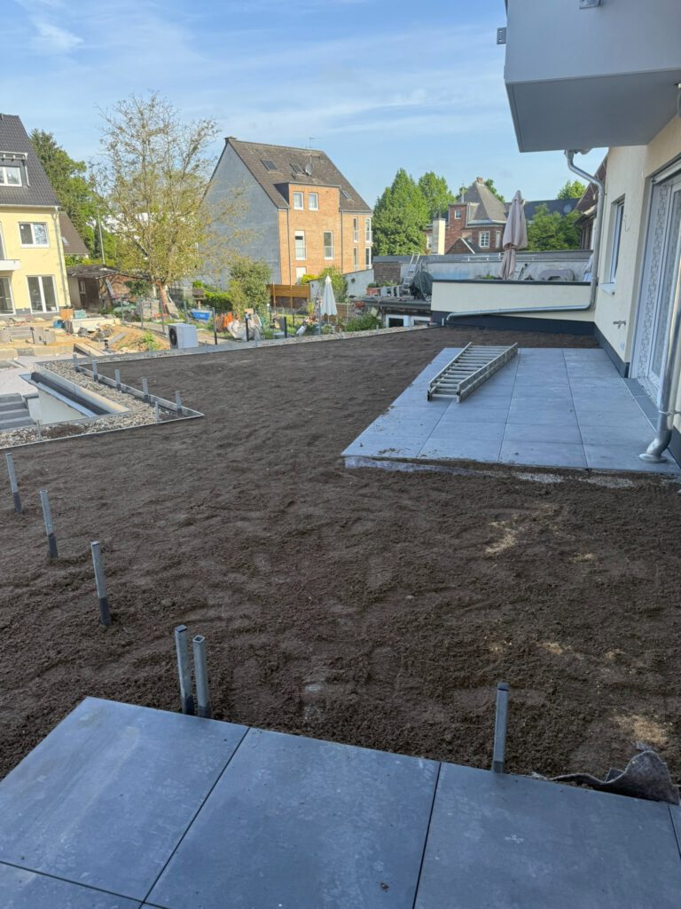 Außenanlage an einem Neubau in Pulheim-Brauweiler