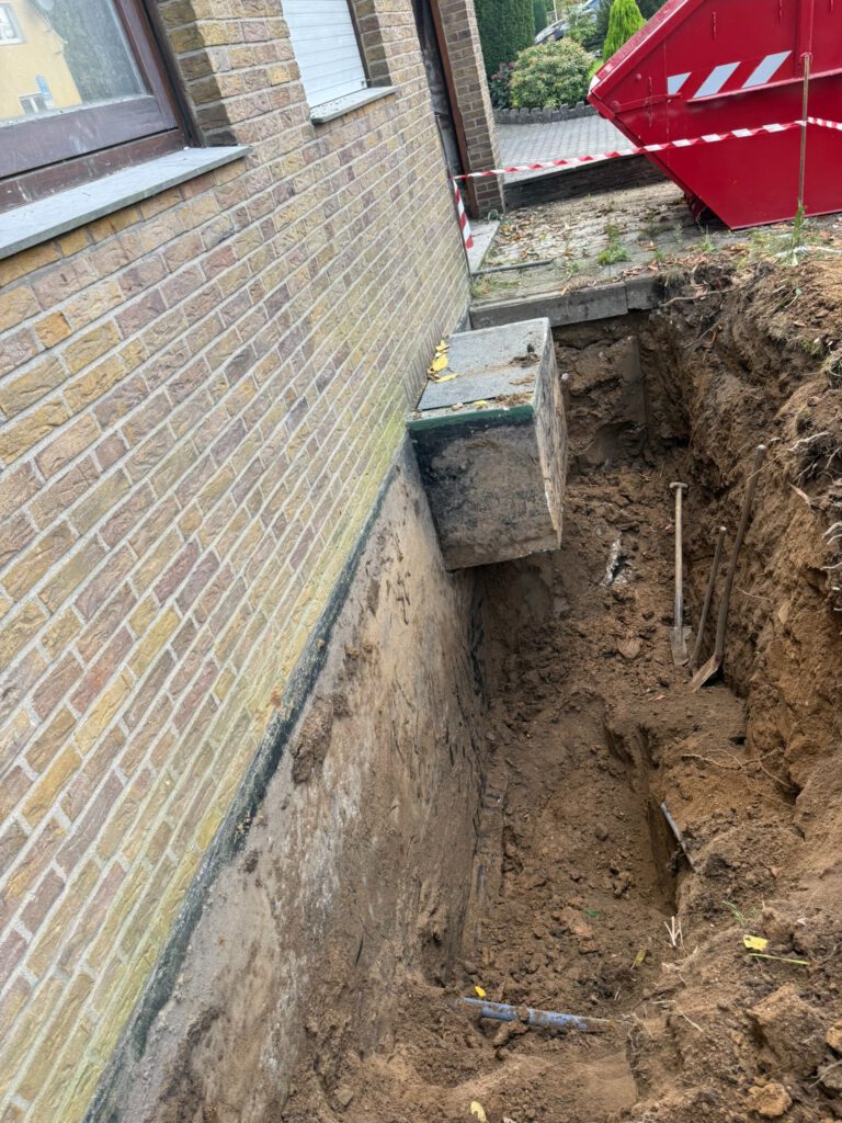 Freigelegte Kellerwand in Frechen-Königsdorf