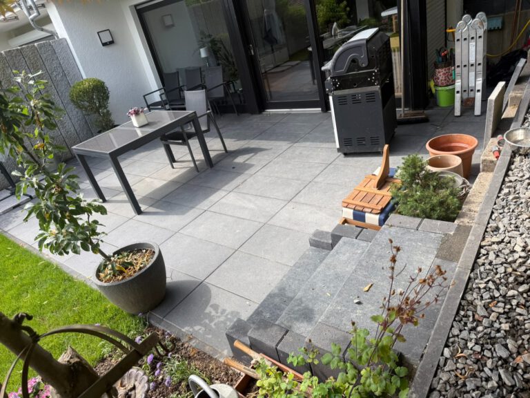 Terrasse mit Stufen in Bonn-Mehlem