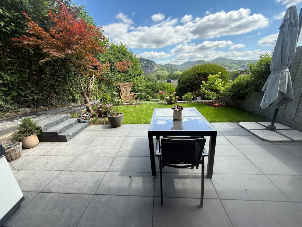 Terrasse mit Blick aufs Siebengebirge in Bonn-Mehlem